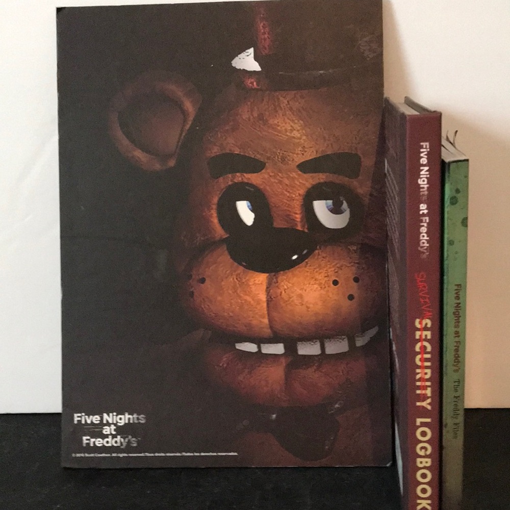 Five Nights at Freddy’s Survival Logbook & Freddy’s file pre-owned EUC bonus pic